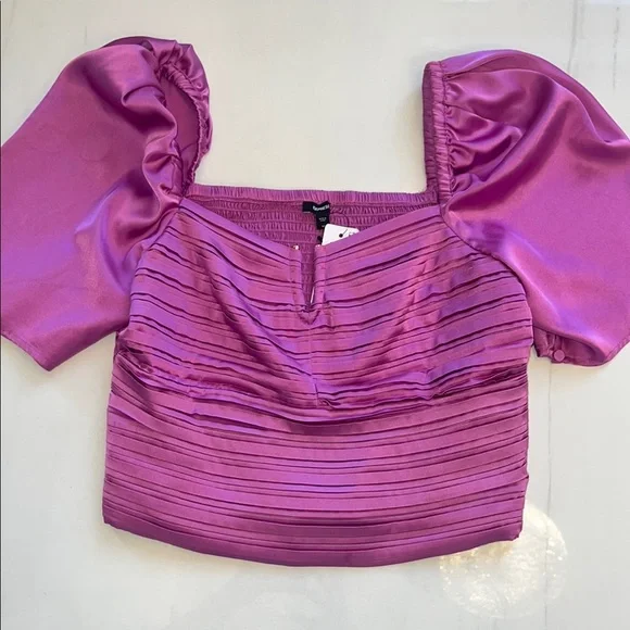 NWT Elegant Purple/Pink Express Cropped Top with Puff Sleeves Size M - Picture 2 of 6